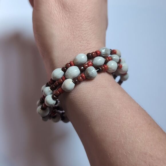 434 Red and White Beaded Wrap Bracelet‎ - Picture 2 of 4